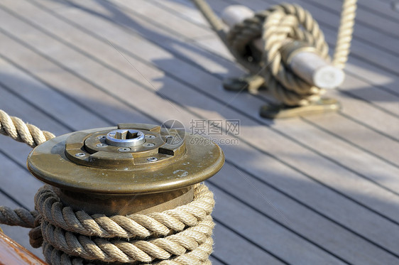 游艇甲板索具帆船航行航海木头绳索图片