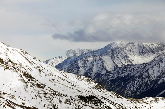 切吉特山高山晴天土地闲暇登山旅游爬坡蓝色旅行天空图片