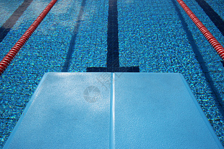 潜水板时间游泳池运动木板竞争潜水团队车道酒店跳水图片