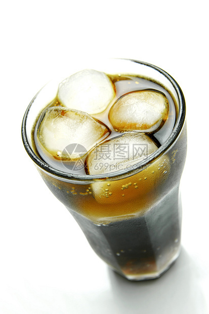 冷可口可乐玻璃苏打稻草搅拌机白色混合器立方体冷饮饮料派对图片