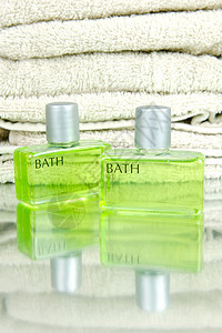 毛发和身体洗发水白色瓶子毛巾肥皂酒店护发素洗剂浴室产品图片