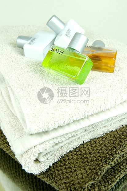 毛发和身体产品肥皂毛巾洗剂洗发水护发素洗澡白色温泉淋浴图片
