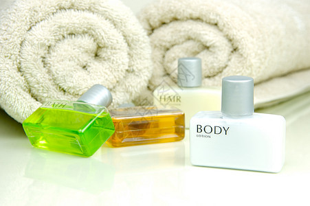 毛发和身体洗剂酒店浴室毛巾洗澡淋浴洗发水瓶子温泉白色图片