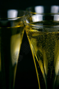 闪耀的葡萄酒黑色白色玻璃派对饮料庆典酒精眼镜图片