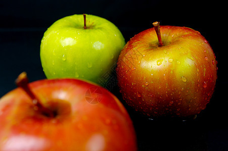 红和绿苹果红色绿色食物黑色图片