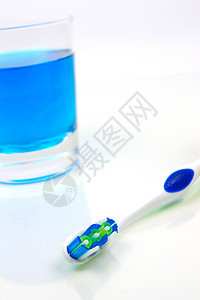 牙科护理衰变牙医刷子玻璃漱口水冲洗卫生图片