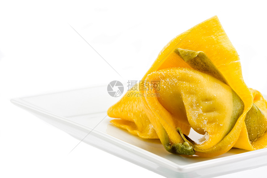 白盘上的单面条面黄色食物宏观面条盘子味道饮食图片