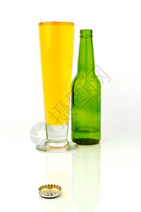 啤酒瓶气泡饮料排列白色脖子琥珀色背光金子酒精瓶子图片