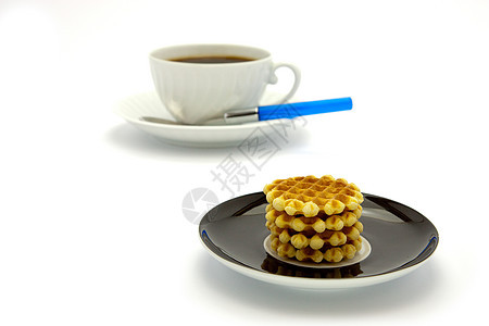 饼干和咖啡杯小吃拿铁盘子茶点饮料木板桌子陶器咖啡店甜点图片