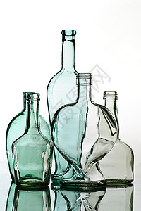 旧瓶回收垃圾玻璃团体绿色瓶子图片