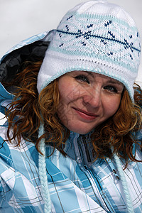 滑雪女孩太阳蓝色条纹成人白色运动装图片