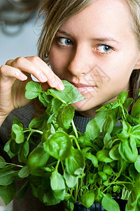 我喜欢烤饼女人味享受香草美食活力人脸静物草本植物植物表演图片