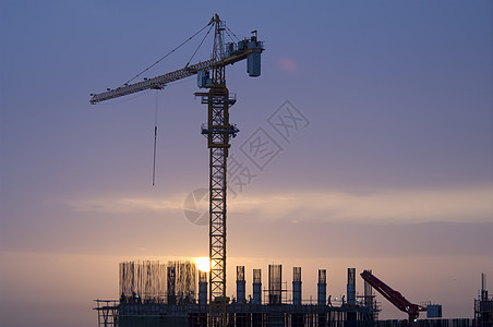 日出时起起落架高度天空后勤建造建筑物城市金属建筑学建筑男人图片