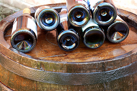 酒压木桶公司木头玻璃收藏容量质量饮料瓶子地窖橡木图片