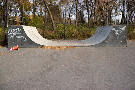 滑板公园半排水管图片