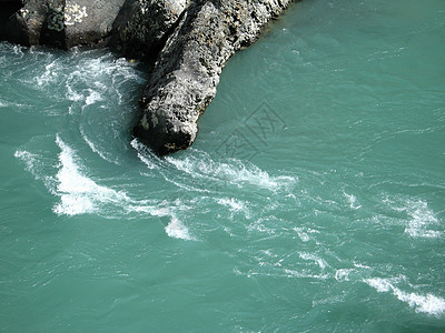 绿河水小路休息溪流激流绿色运动岩石河道石头通道图片