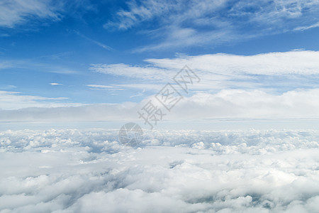 在云中飞翔航班运输飞机场景天空天际视野地平线孤独全景图片