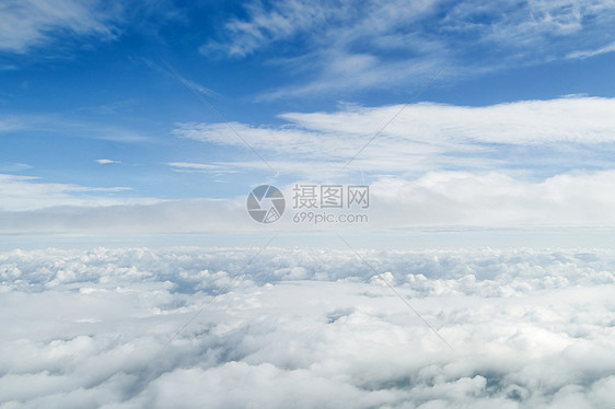 在云中飞翔航班运输飞机场景天空天际视野地平线孤独全景图片