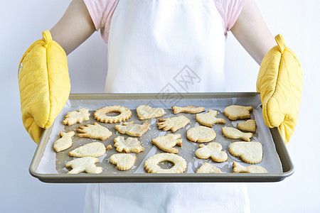 新鲜烤饼干厨师手工烘烤面包糖果款待烤箱食物甜点女士图片