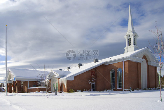 白雪覆盖布瑞克教堂图片