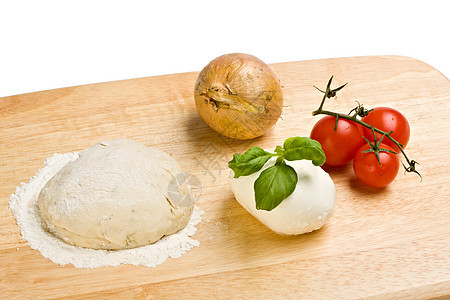 面团 奶酪 西红柿和木板上的洋葱酵母烹饪食物蔬菜美食面粉烘烤图片