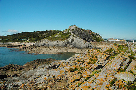 东海蓝色悬崖边缘海滩天空岩石石头爬坡绿色图片