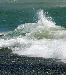 海水在海上喷洒飞溅咆哮者冰蓝蓝色平底锅波浪液体气泡海洋寒冷图片
