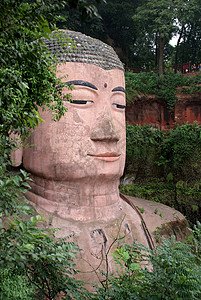 佛岩石爬坡石头菩萨旅行洞穴旅游山腰观光地标图片