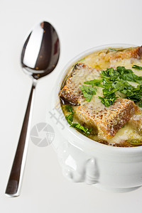 洋葱汤在汤锅里加奶酪香菜食物营养烹饪饮食美食液体蔬菜面包用餐图片