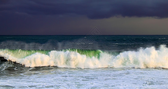 海洋风暴危险雷雨蓝色天气天空岩石气候海浪飓风灾难图片