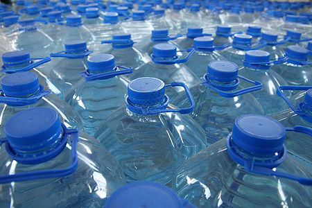 堆叠瓶装水瓶子生产矿物制造厂口渴市场水合物饮料工业液体图片