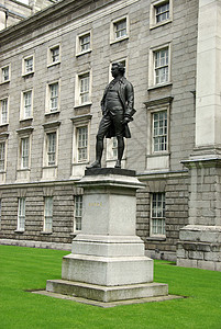 爱尔兰都柏林的三一学院校园建筑学草地公园建筑纪念碑雕塑大学三位一体图片
