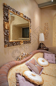 豪华的绘画室框架金属镜子枕头家具灯罩沙发地精面料挂毯图片