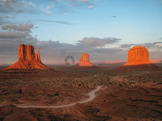 美国古迹谷 2004年8月地标风景高原红色悬崖台面国家岩石蓝色沙漠图片