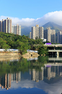 Hong Kong 公共住宅和河流图片