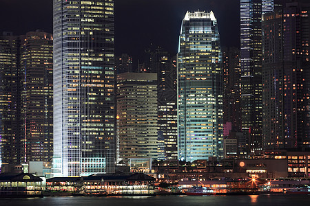 香港夜间办公大楼的营业楼商业景观地球建筑街道天际玻璃蓝色场景交通图片