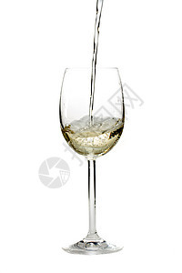 将白葡萄酒倒在白底的杯子上溪流飞溅酒精器皿速度酒杯液体玻璃气泡食物图片