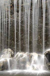 人造瀑布背景环境岩石美丽叶子植物速度水景天堂石头木头图片