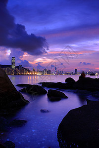 香港深夜场景海洋景观紫色办公室商业地标旅行城市天际蓝色图片