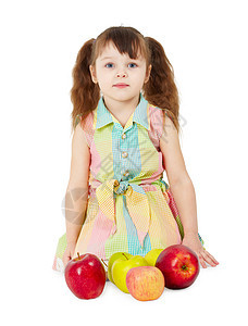 有苹果的小女孩 坐在白色背景的孤立无间图片