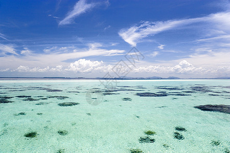 浅露海海峡海洋蓝色反射冲浪海岸假期天堂旅行巡航图片