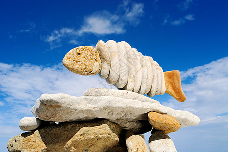 石鱼海滩石头阳光蓝色命令沉思冥想巨石鹅卵石创造力图片