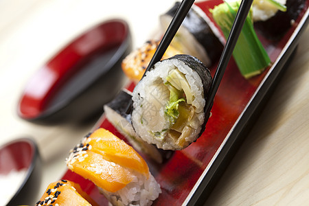 寿司膳食海鲜生活方式文化饮食食物健康饮食熟鱼海藻筷子美食图片