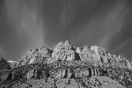 山区     怀俄明州黑白天空山峰悬崖树木景点假期白色高原远景岩石图片