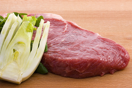 生牛肉和香肠蔬菜美食屠夫杂货店食物架子牛扒烹饪奶牛印章图片