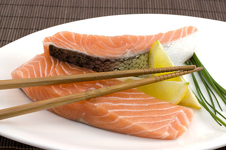 鲑鱼柠檬厨师蔬菜寿司海鲜餐厅饮食食物粉色营养图片