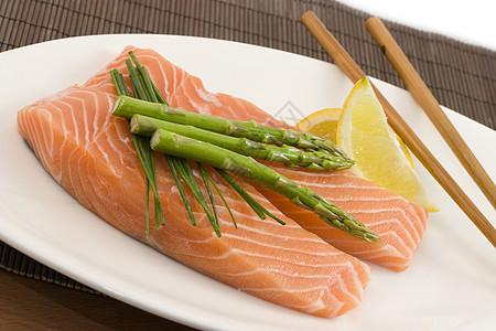 鲑鱼和食物玫瑰蔬菜寿司餐厅美食海鲜厨房营养柠檬图片