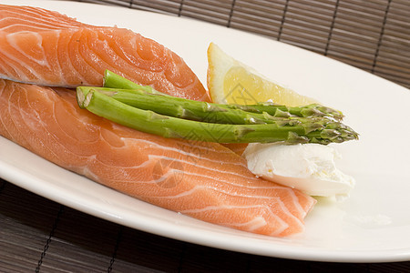 新鲜鲑鱼和餐厅厨师饮食玫瑰食物美食营养粉色蔬菜厨房图片