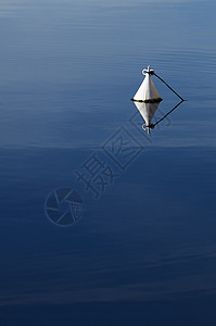 泡点反射航海海洋码头蓝色港口绳索背景图片