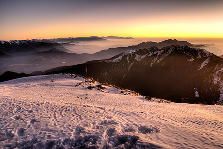 美丽的山环境山坡橙子天空爬坡太阳旅游日出风景场景图片